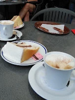 Capuchino Y Tarta Selva Negra